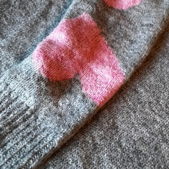 Wear your heart on your sleeve sweater - Picture 2 of 3